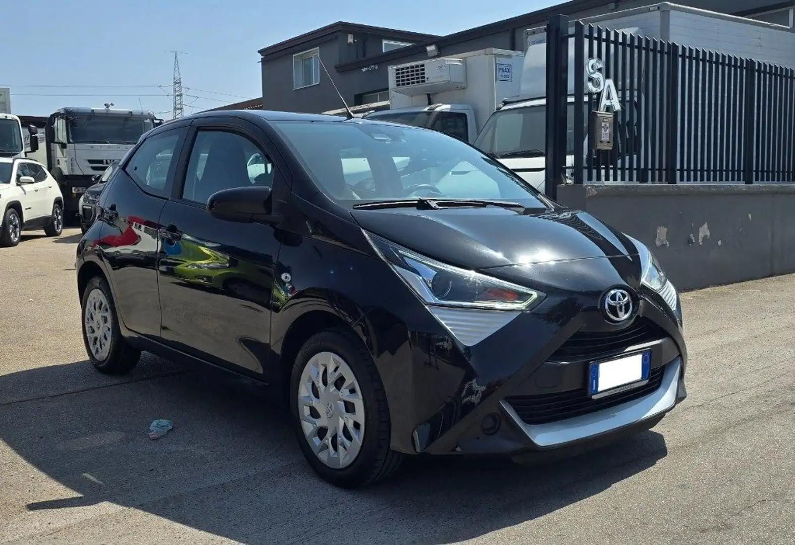 Toyota Aygo Connect 1.0 VVT-i 72 CV 5 porte x-cool Negro - 2