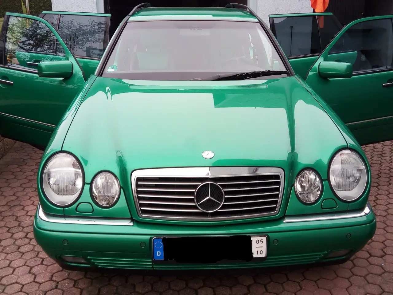 Mercedes-Benz E 240