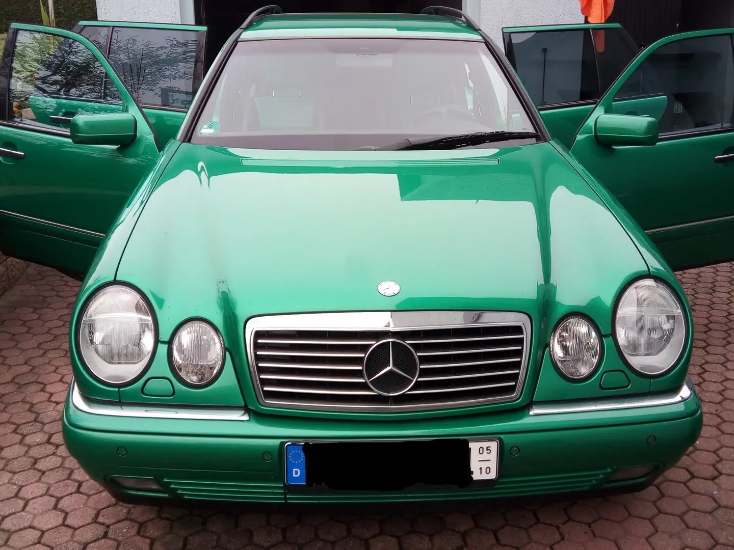 Mercedes-Benz E 240 T Avantgarde - 1