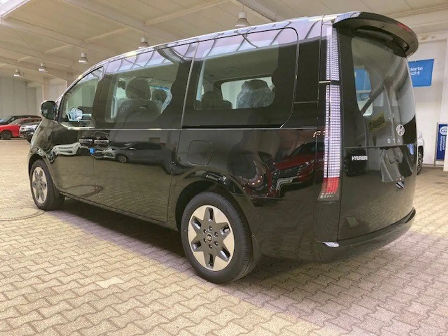 Hyundai STARIA Staria HEV Trend 9-Sitzer, Parkpaket, Easy-Access Noir - 2