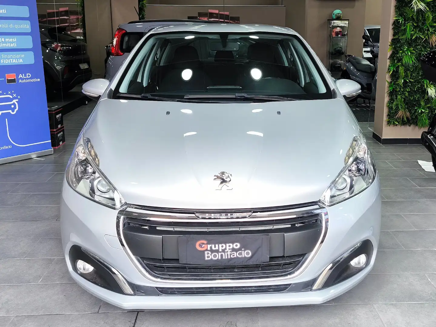 Peugeot 208 PureTech 82 5 porte Allure Grigio - 2