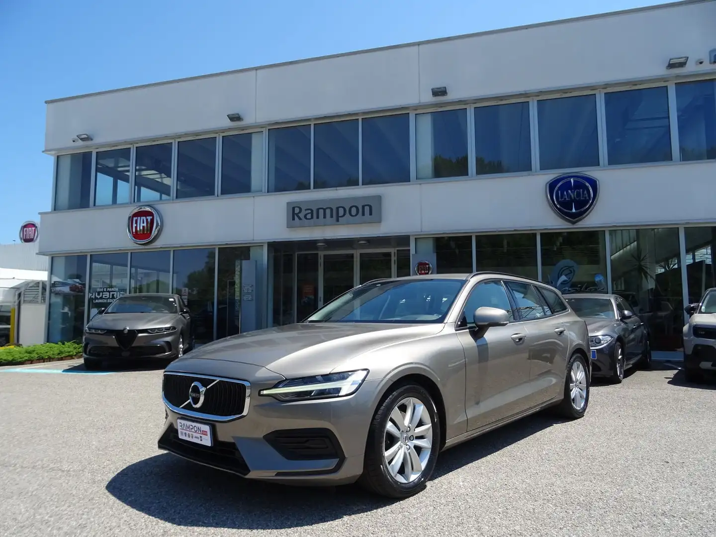 Volvo V60 D3 Geartronic Business Plus - 1