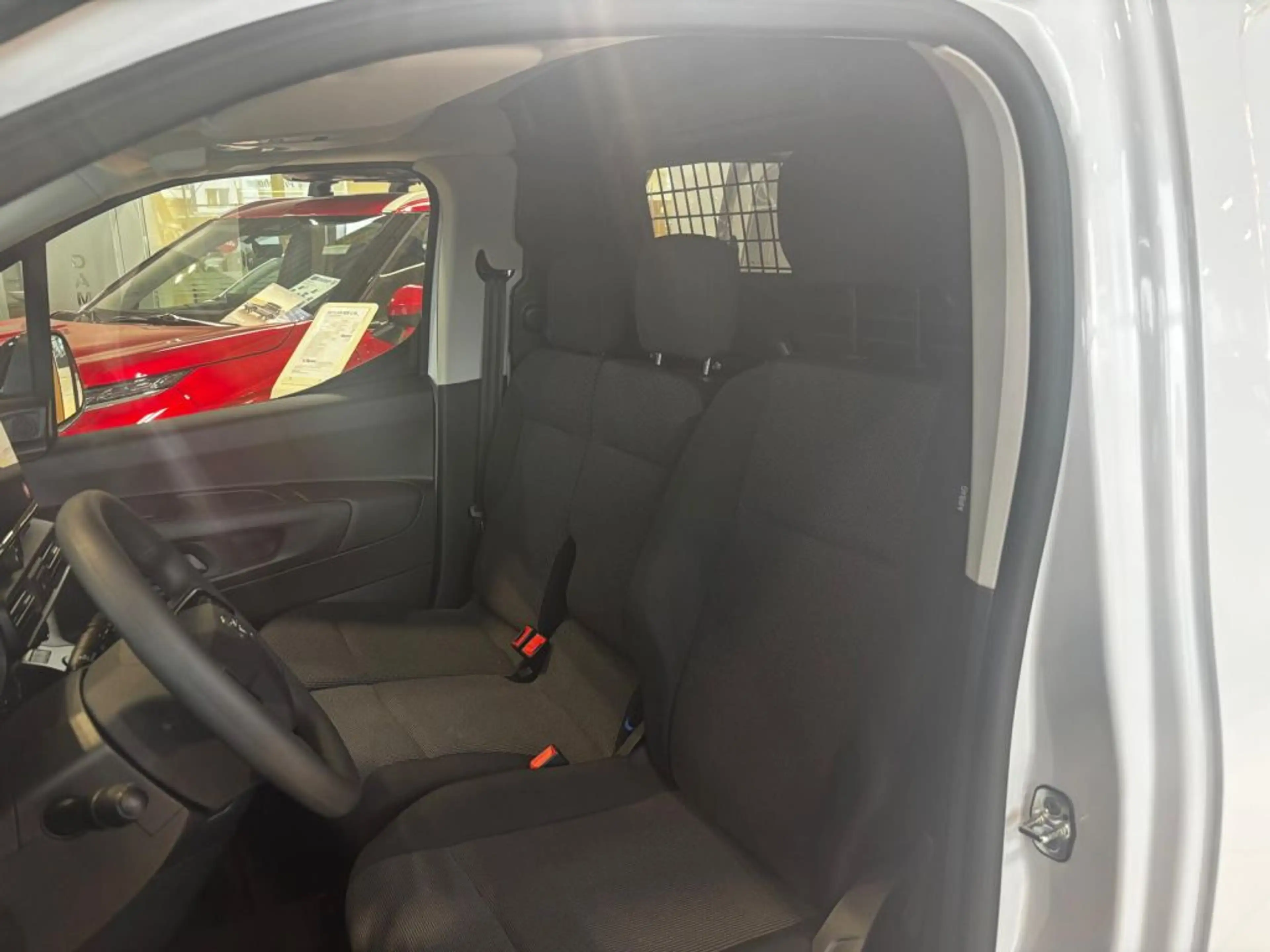 Toyota Proace City L1 1,5-l D-4D S&S Meister (E) — photo 6