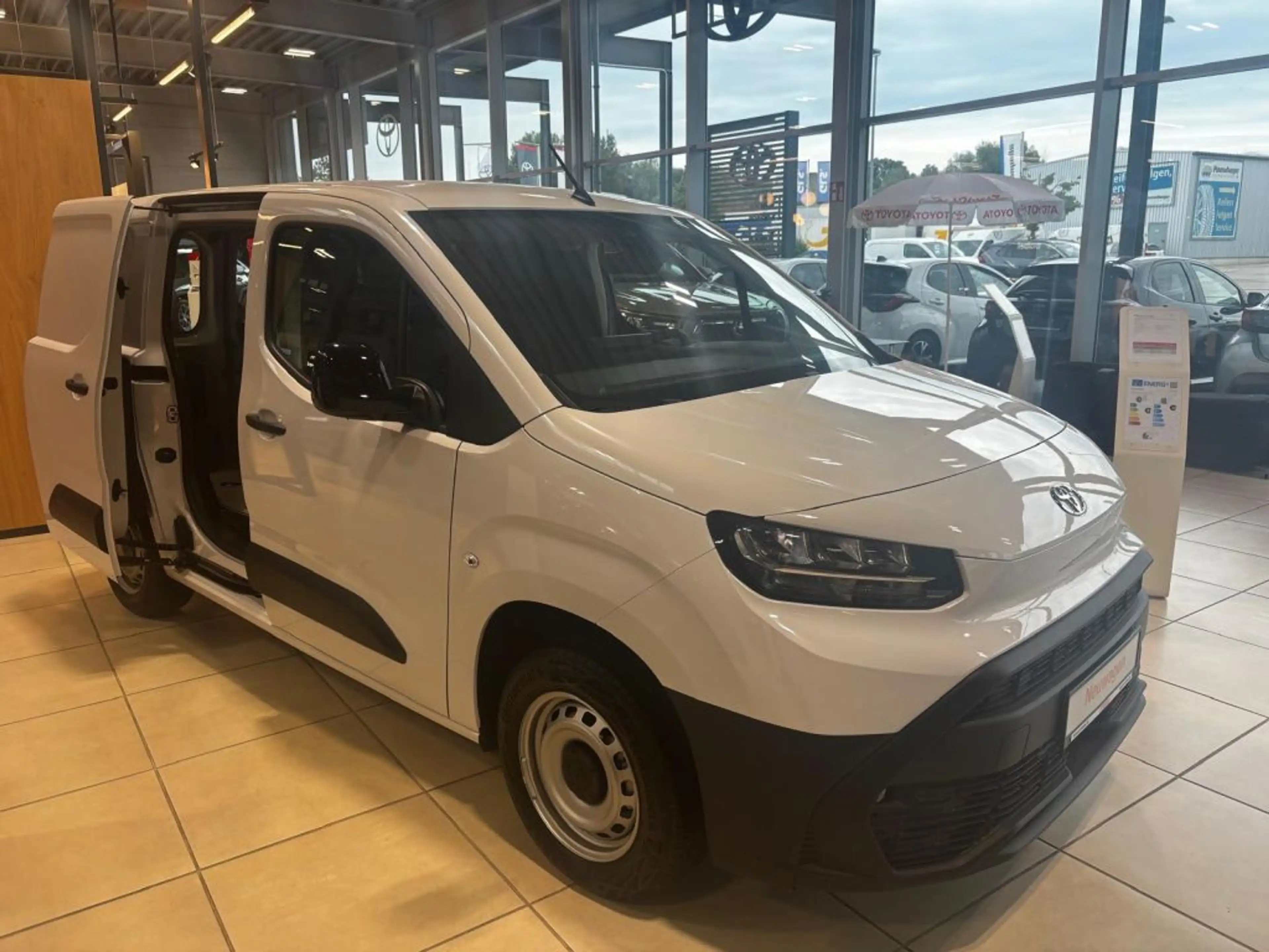Toyota Proace City L1 1,5-l D-4D S&S Meister (E) — photo 2