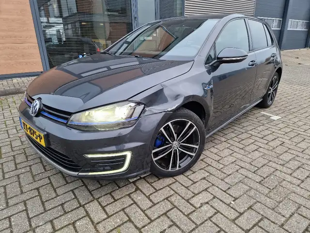 Volkswagen Golf GTE 1.4 TSI Connected Series dealer onderhouden recent