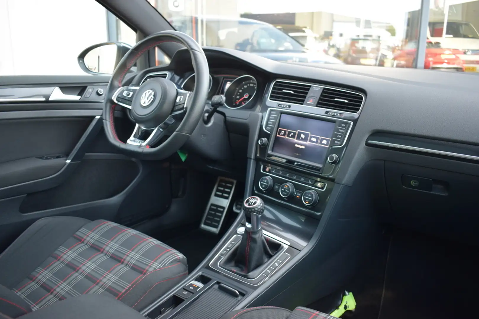 Volkswagen Golf GTI 2.0 TSI 230pk Performance Panoramadak | Bi-Xenon | Gris - 2
