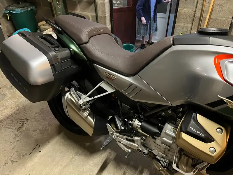 Moto Guzzi V 100 - foto 2