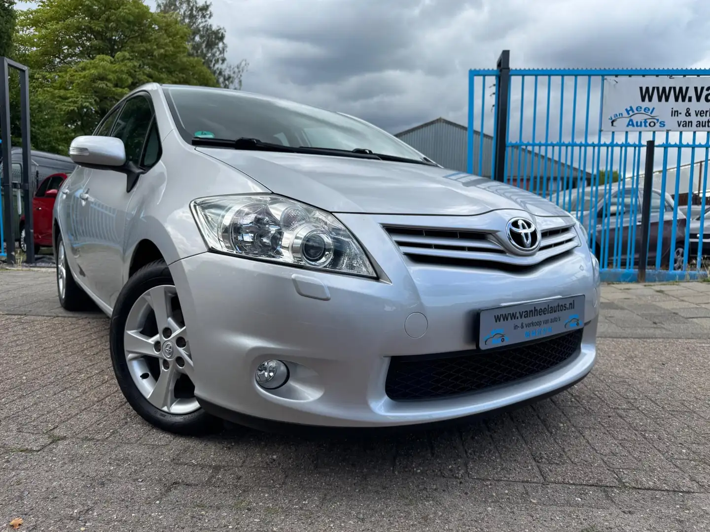 Toyota Auris 1.6 Dynamic Clima Elek Pakket Xenon Navi Cruise Grijs - 2