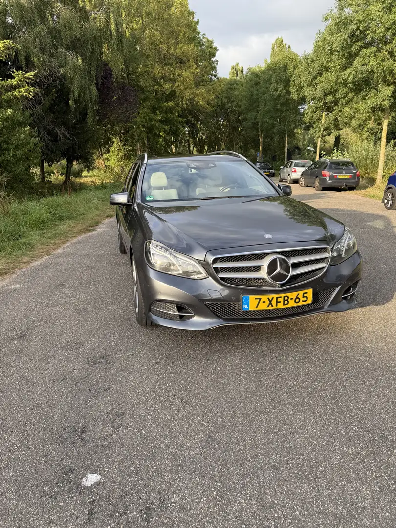 Mercedes-Benz E 350 BT. Pres. Avant. Grijs - 1