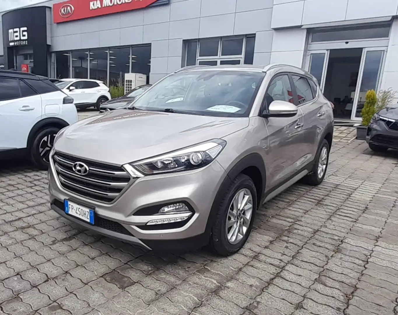 Hyundai TUCSON 1.7 crdi Xpossible 2wd 141cv dct Beige - 2
