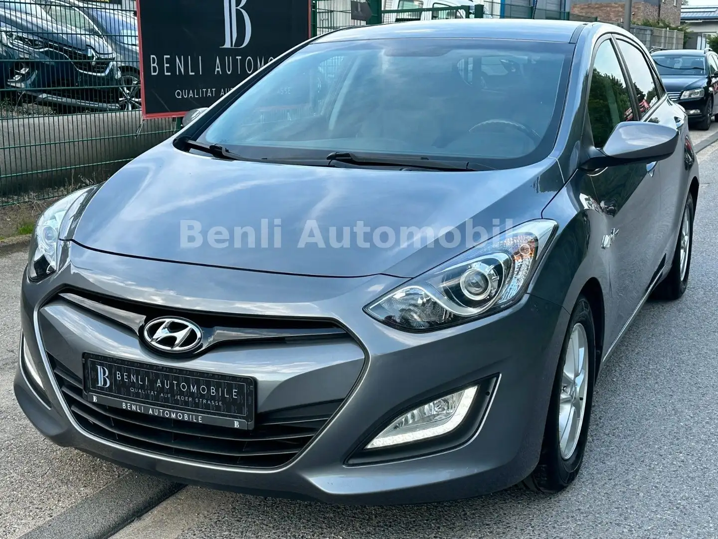Hyundai i30 Style Blue Drive/PDC/KLIMAAUTOM/MULTI/LIMO Grau - 1