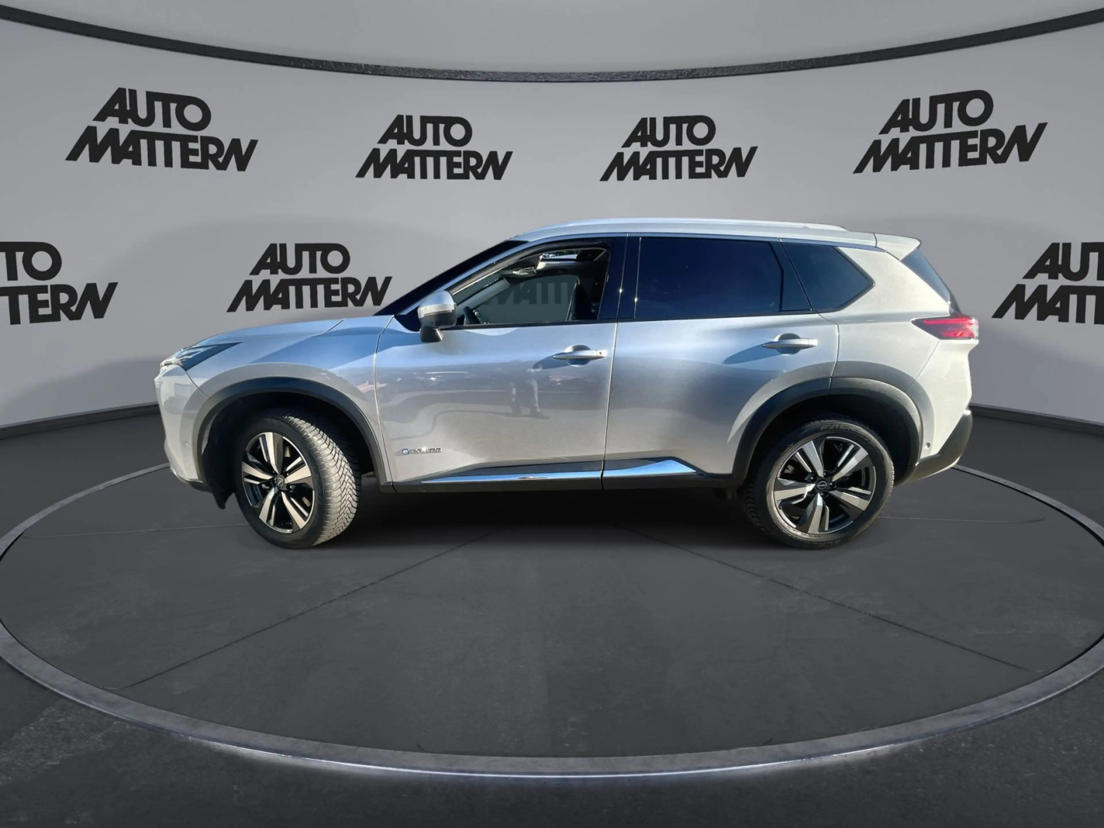 Nissan X-Trail e-Power e-4ORCE Tekna+ *Leder*Panorama — photo 5