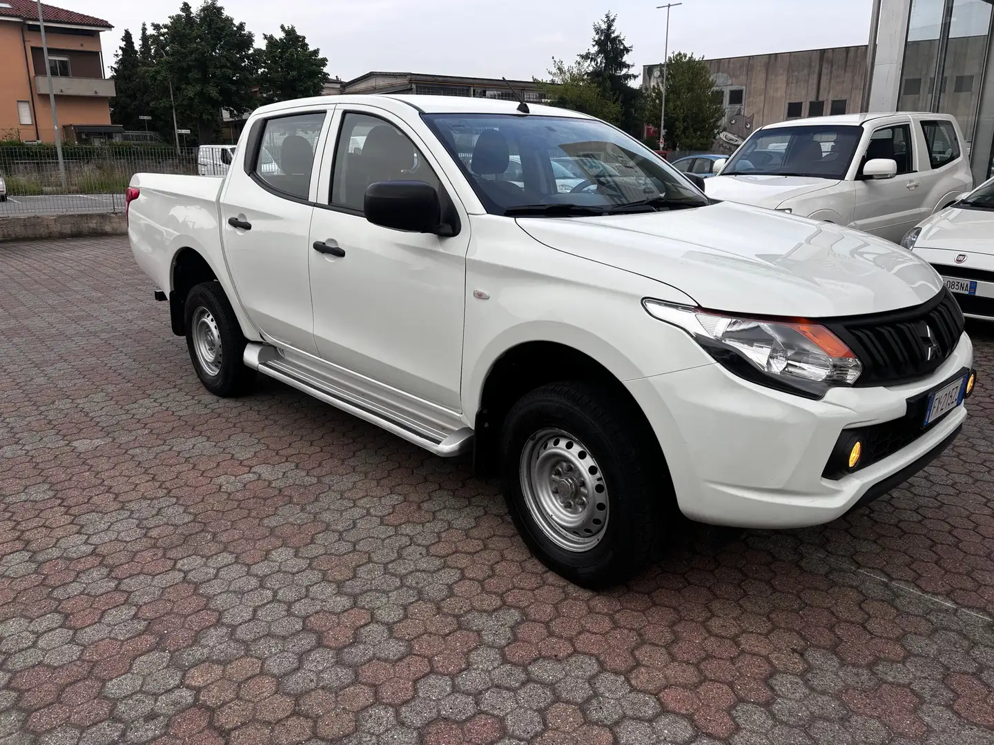 Mitsubishi L200 d.cab 2.4d Invite 4wd 154cv N1 - 1