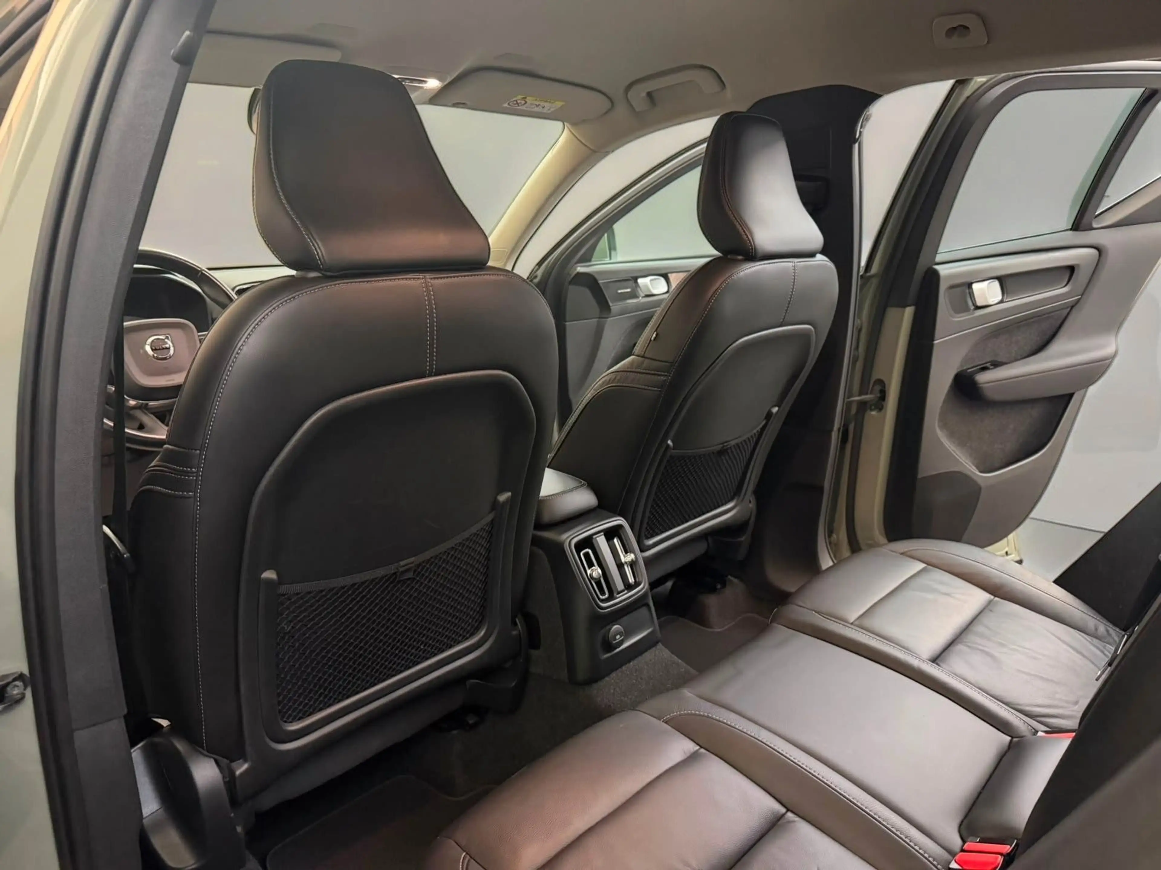 Volvo XC40 T5 Plus Bright Hybrid *20Z*KAM*ACC*LEDER — photo 11
