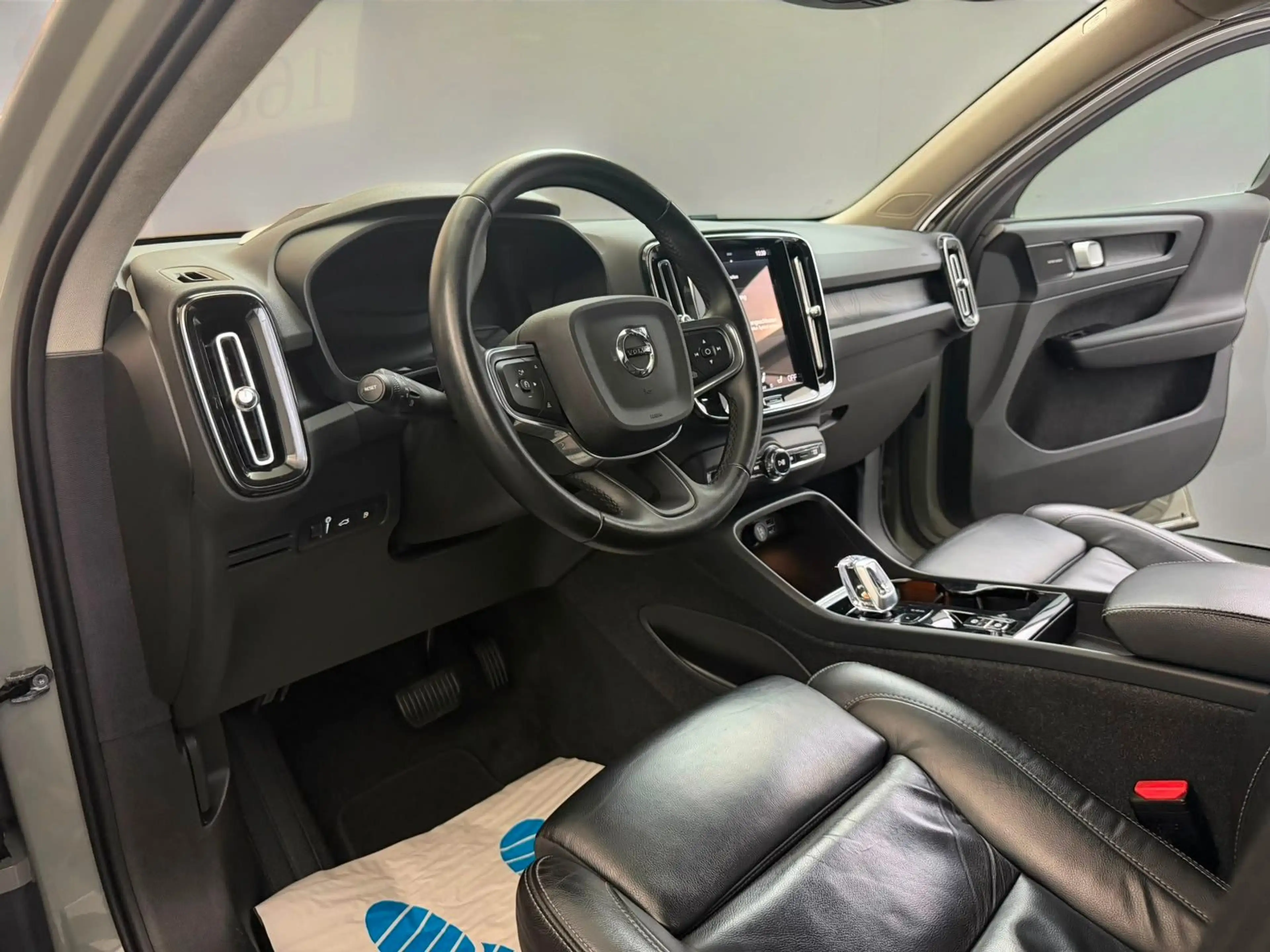 Volvo XC40 T5 Plus Bright Hybrid *20Z*KAM*ACC*LEDER — photo 8