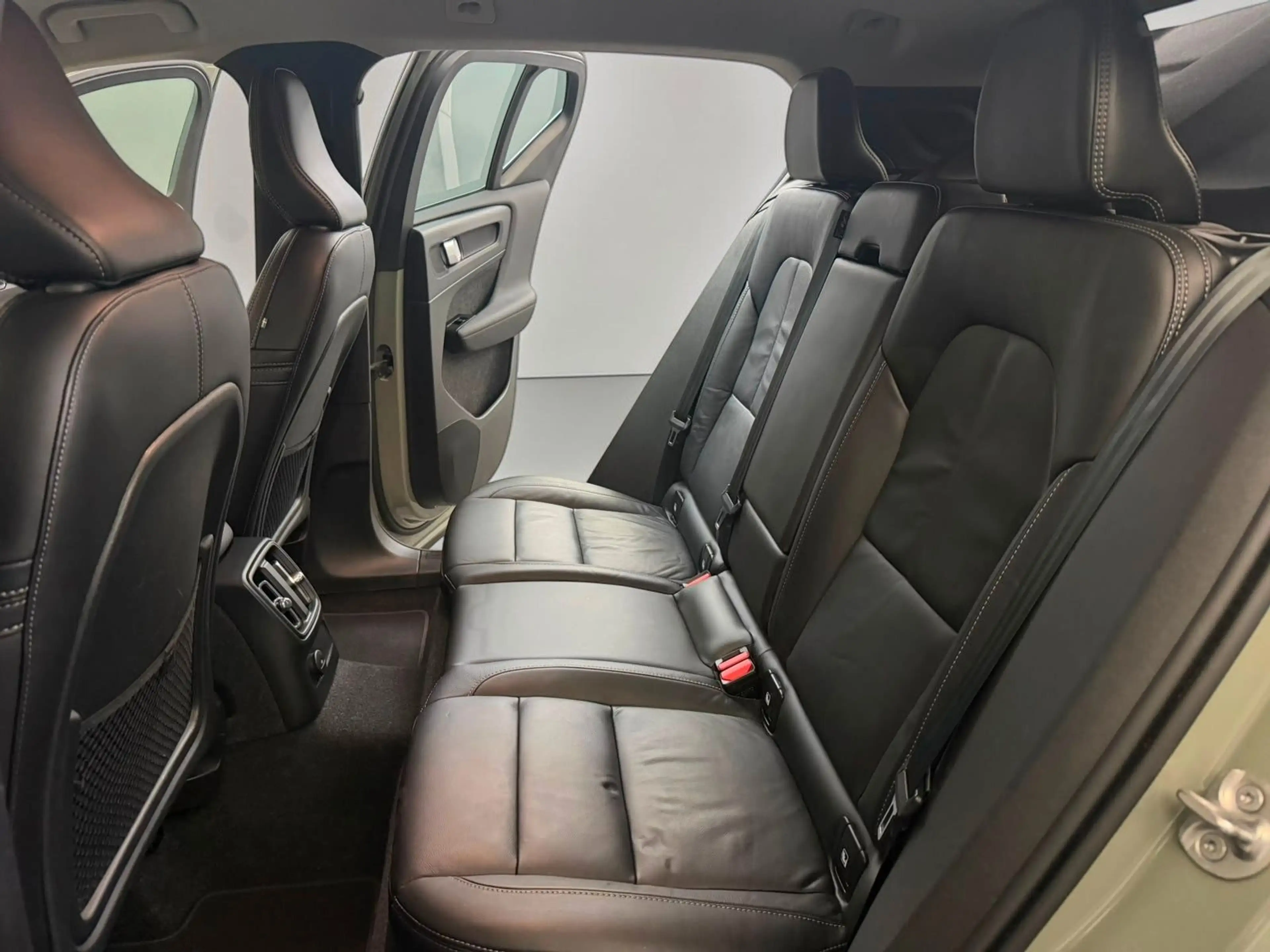 Volvo XC40 T5 Plus Bright Hybrid *20Z*KAM*ACC*LEDER — photo 12
