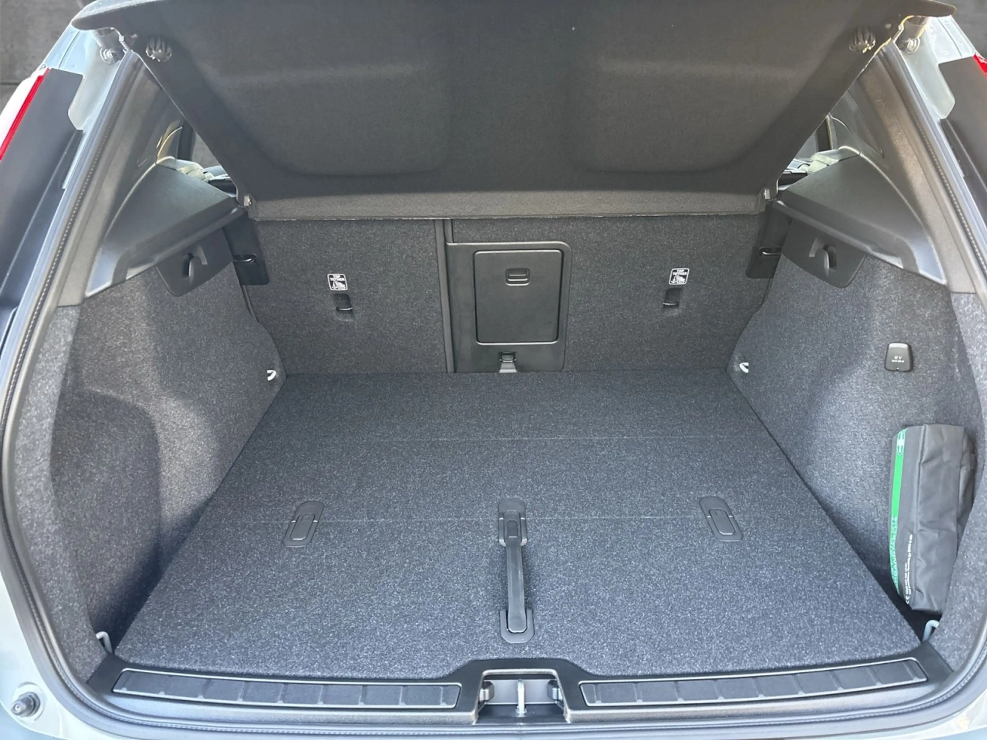 Volvo XC40 B4 2WD Ultra Dark (EURO 6e) Klima Rückfahrkamera — photo 8