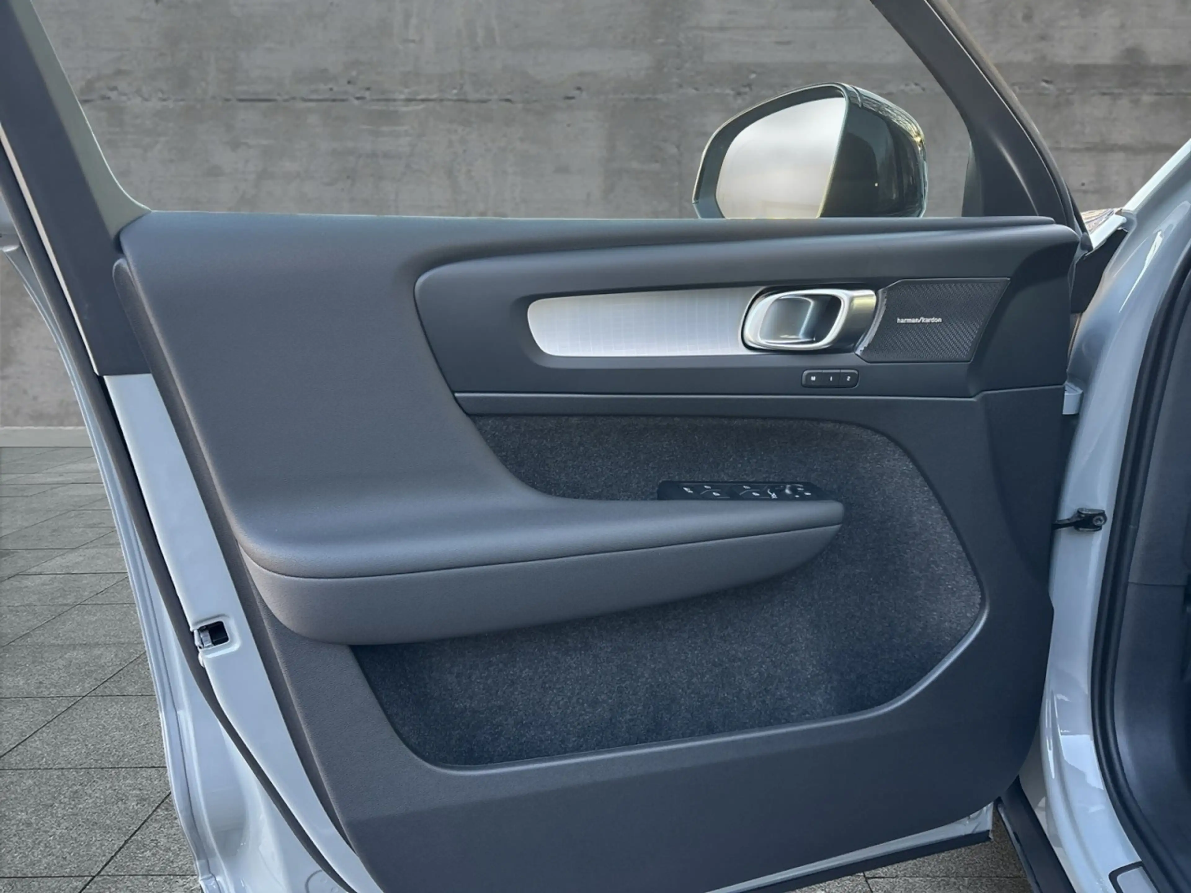 Volvo XC40 B4 2WD Ultra Dark (EURO 6e) Klima Rückfahrkamera — photo 15