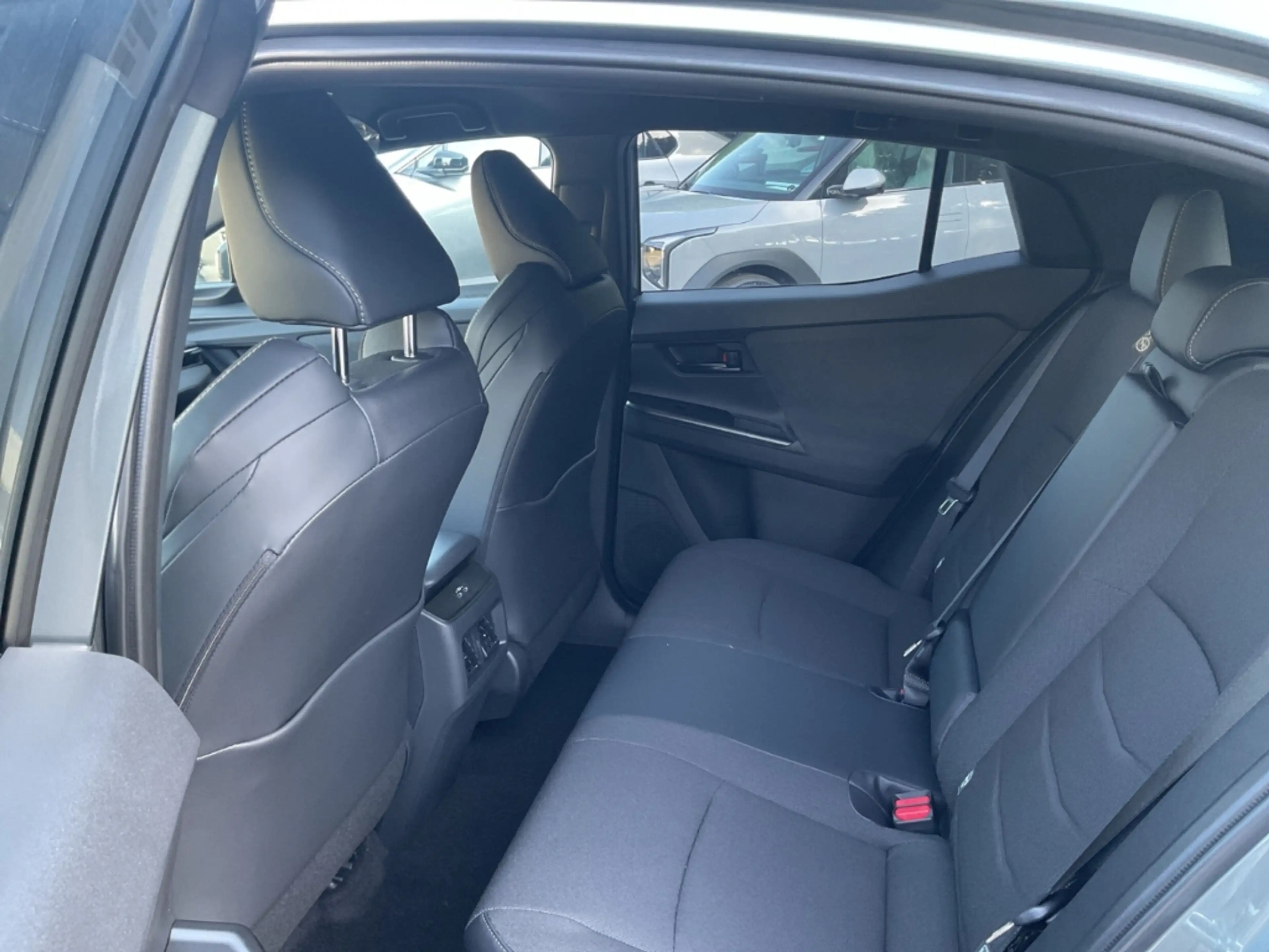Toyota C-HR+ 165 kW Teamplayer Navi LED ACC El. Heckklappe Appl — photo 11