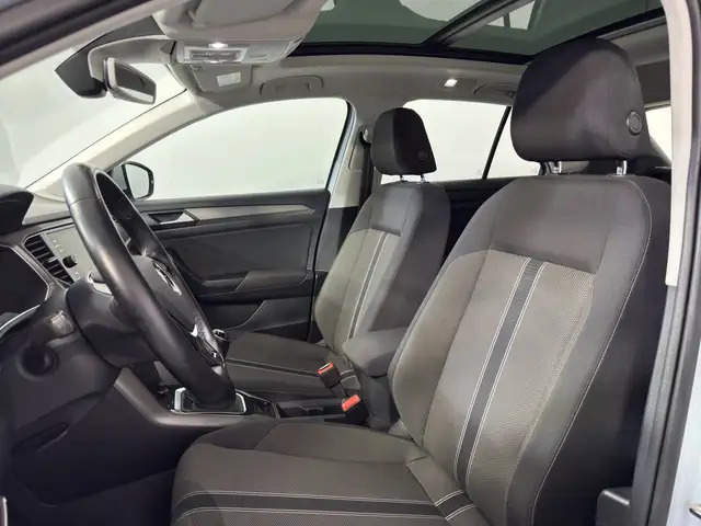 Volkswagen T-Roc view 13