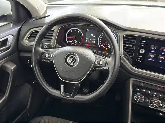 Volkswagen T-Roc view 8
