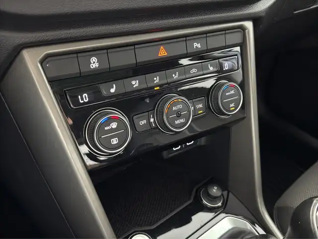 Volkswagen T-Roc view 11