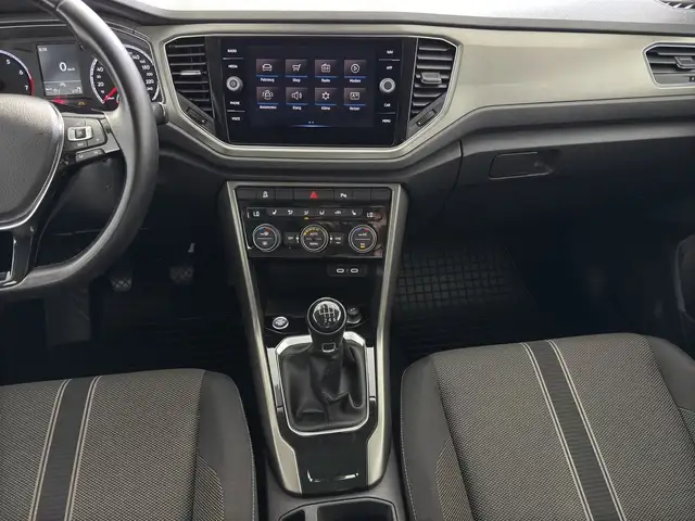 Volkswagen T-Roc view 9