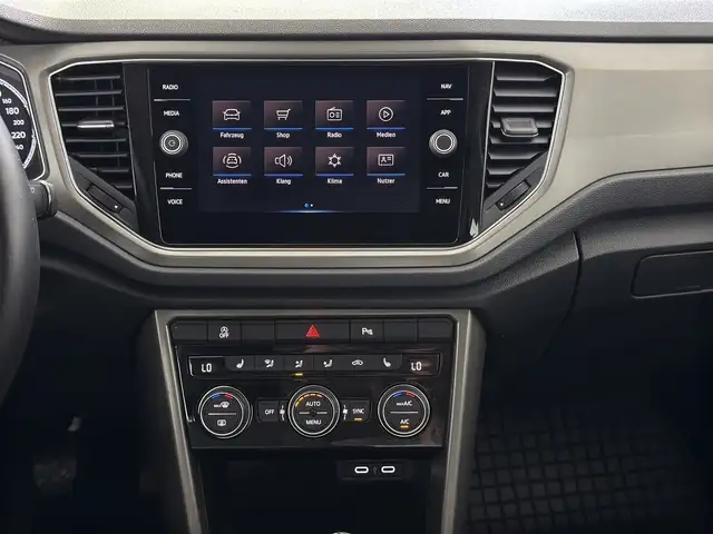 Volkswagen T-Roc view 10