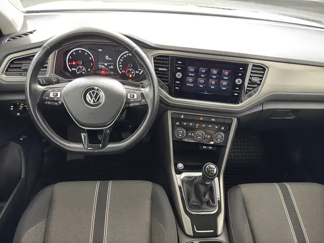 Volkswagen T-Roc view 7