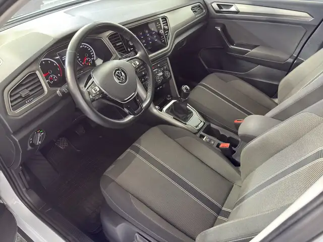 Volkswagen T-Roc view 6