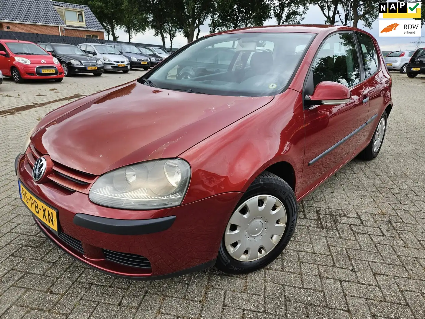 Volkswagen Golf 1.4 Trendline. 2004. Airco/Cruise/CV/Parrot etc.. Rood - 1