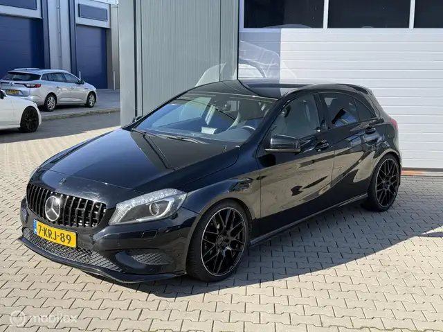 Mercedes-Benz A 180 Amg| Alcantara| Pdc| Nap| Cruise|