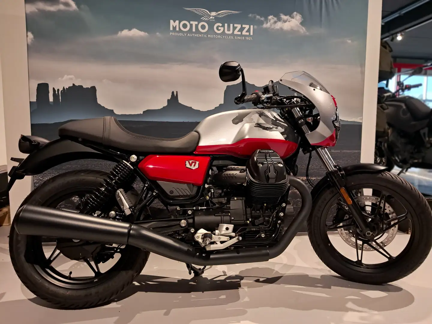 Moto Guzzi V 7 Corsa Gri - 2