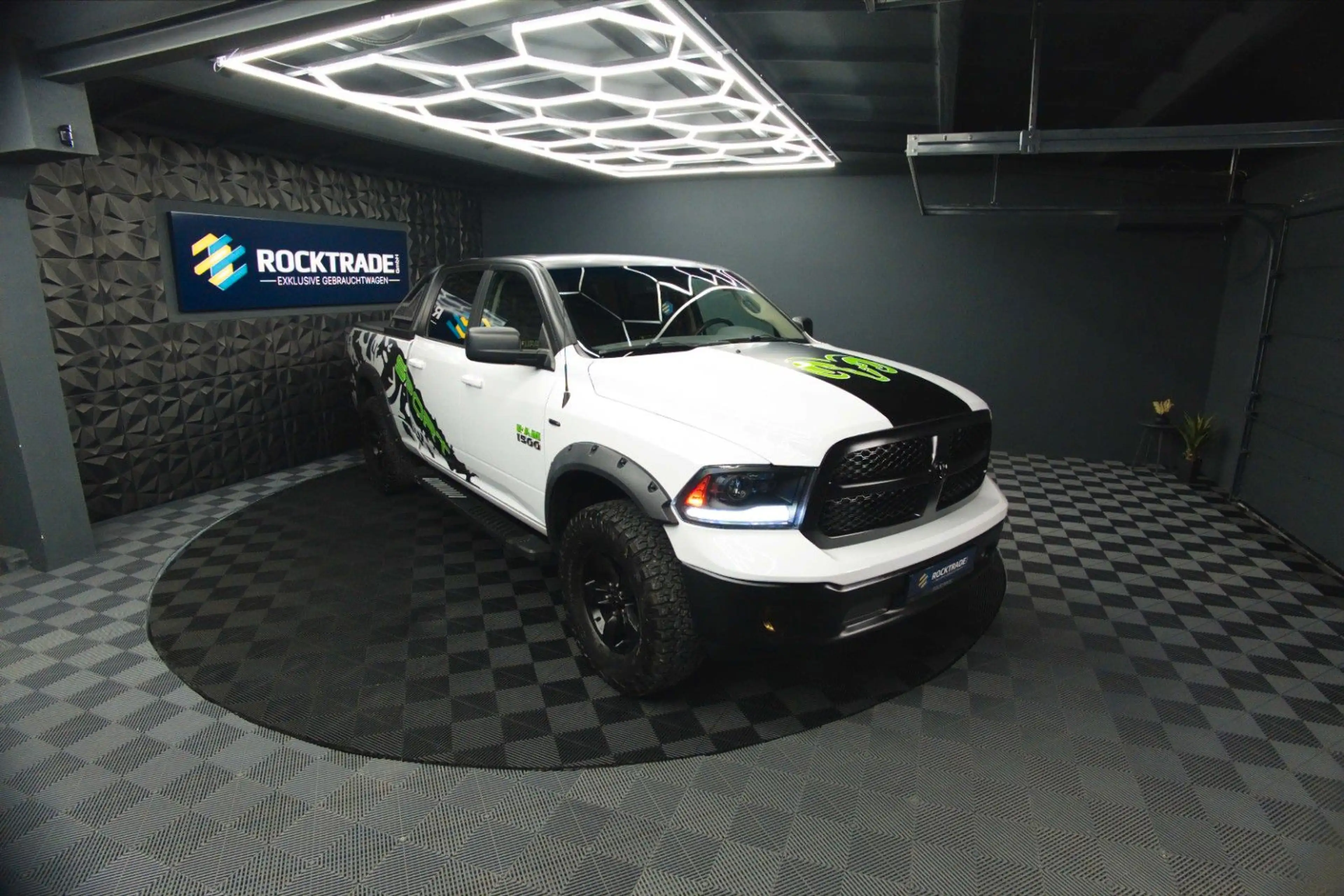 Dodge RAM 5.7 V8 HEMI 4x4 OFFROAD Night-Paket LONGBED — photo 6
