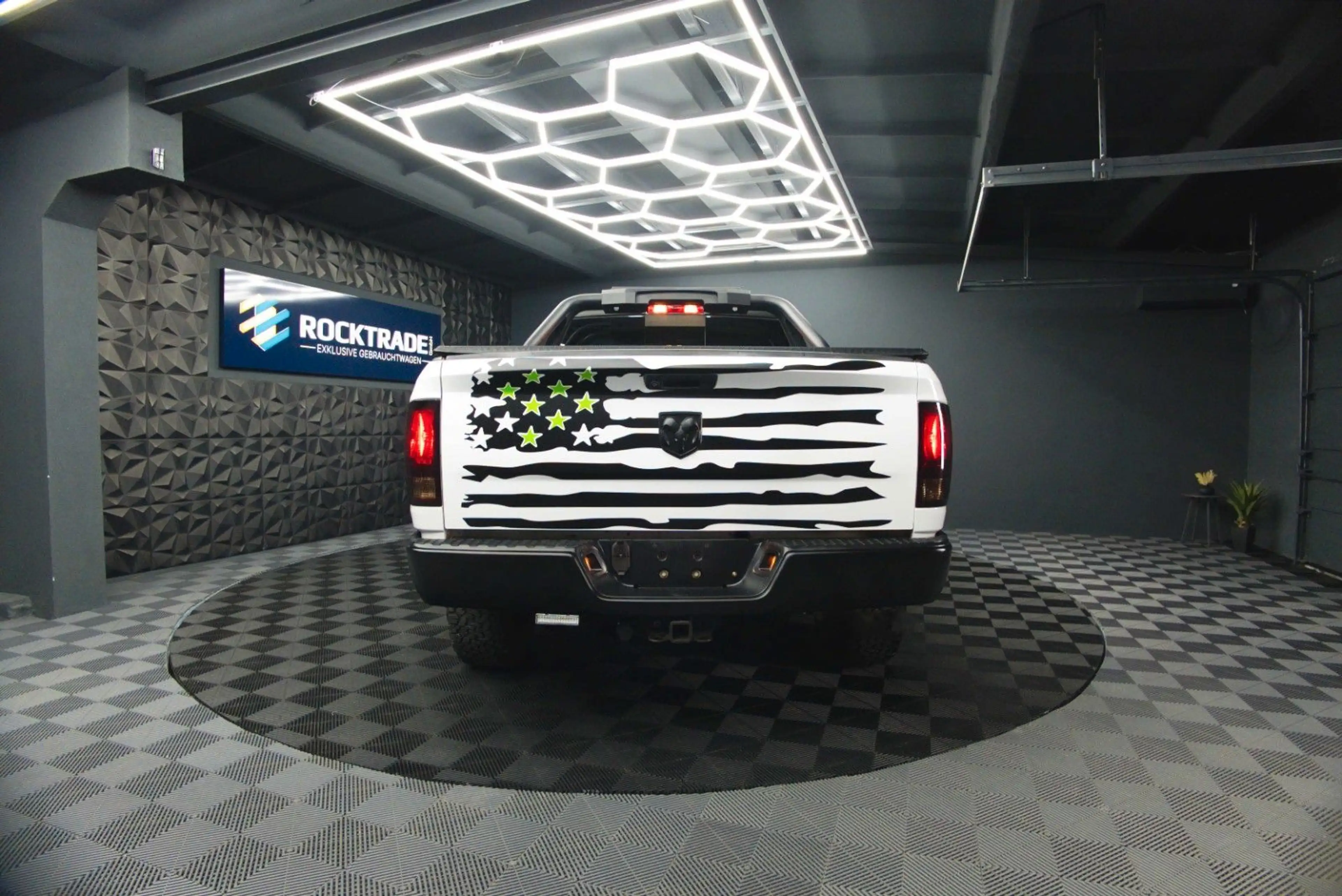 Dodge RAM 5.7 V8 HEMI 4x4 OFFROAD Night-Paket LONGBED — photo 15