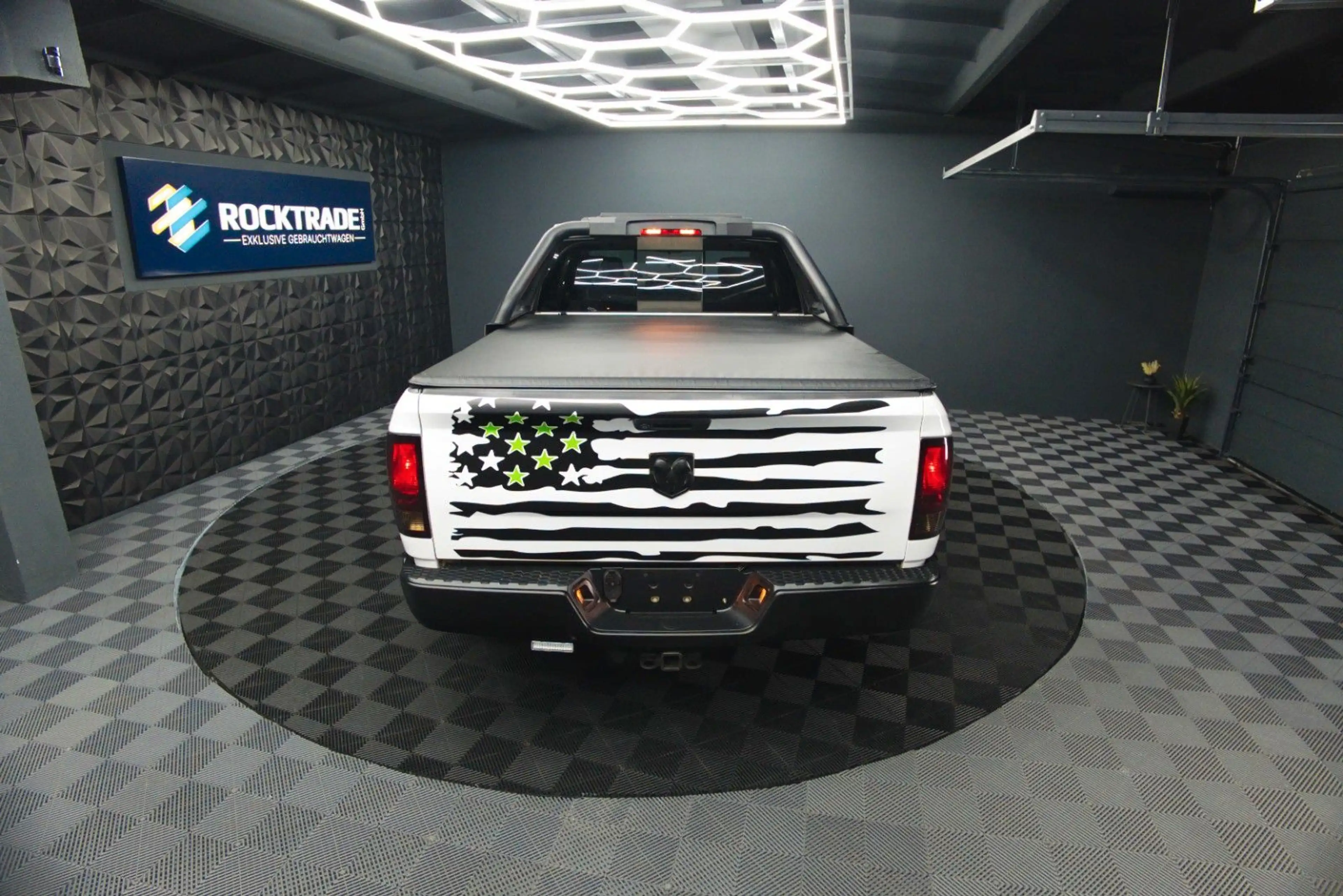 Dodge RAM 5.7 V8 HEMI 4x4 OFFROAD Night-Paket LONGBED — photo 14