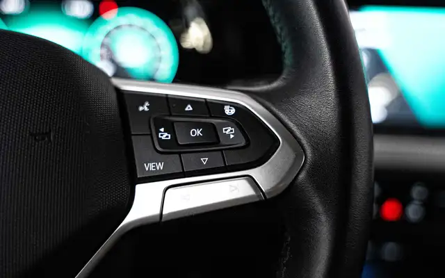 Volkswagen Golf view 13