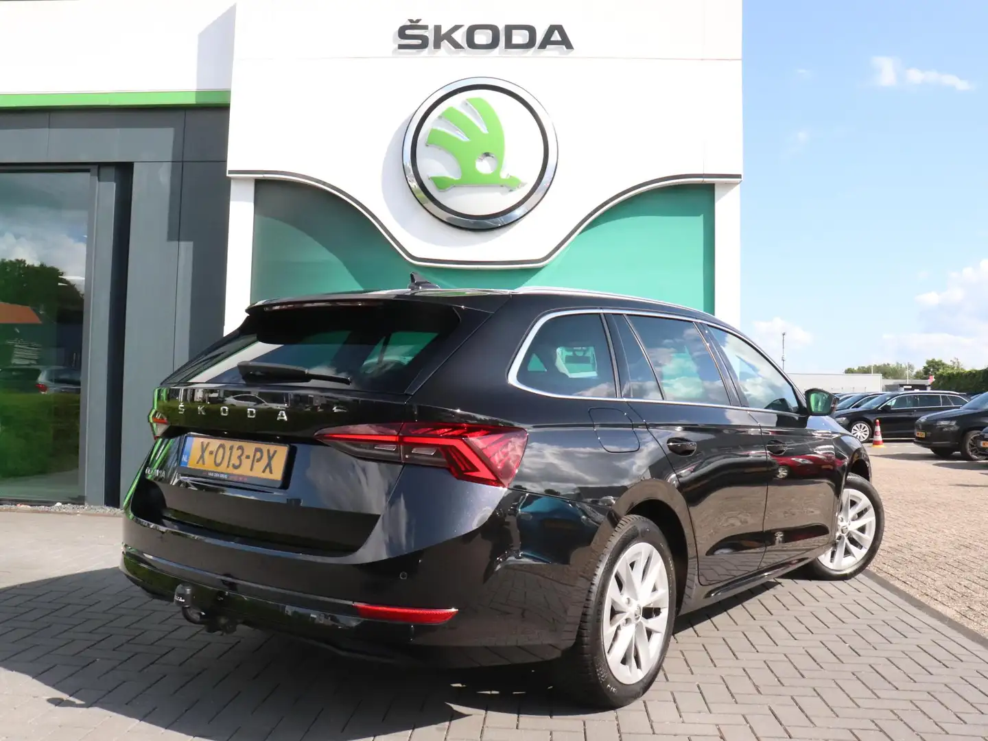 Skoda Octavia Combi 1.0 TSI 110pk Business Edition Plus | Trekha Zwart - 2