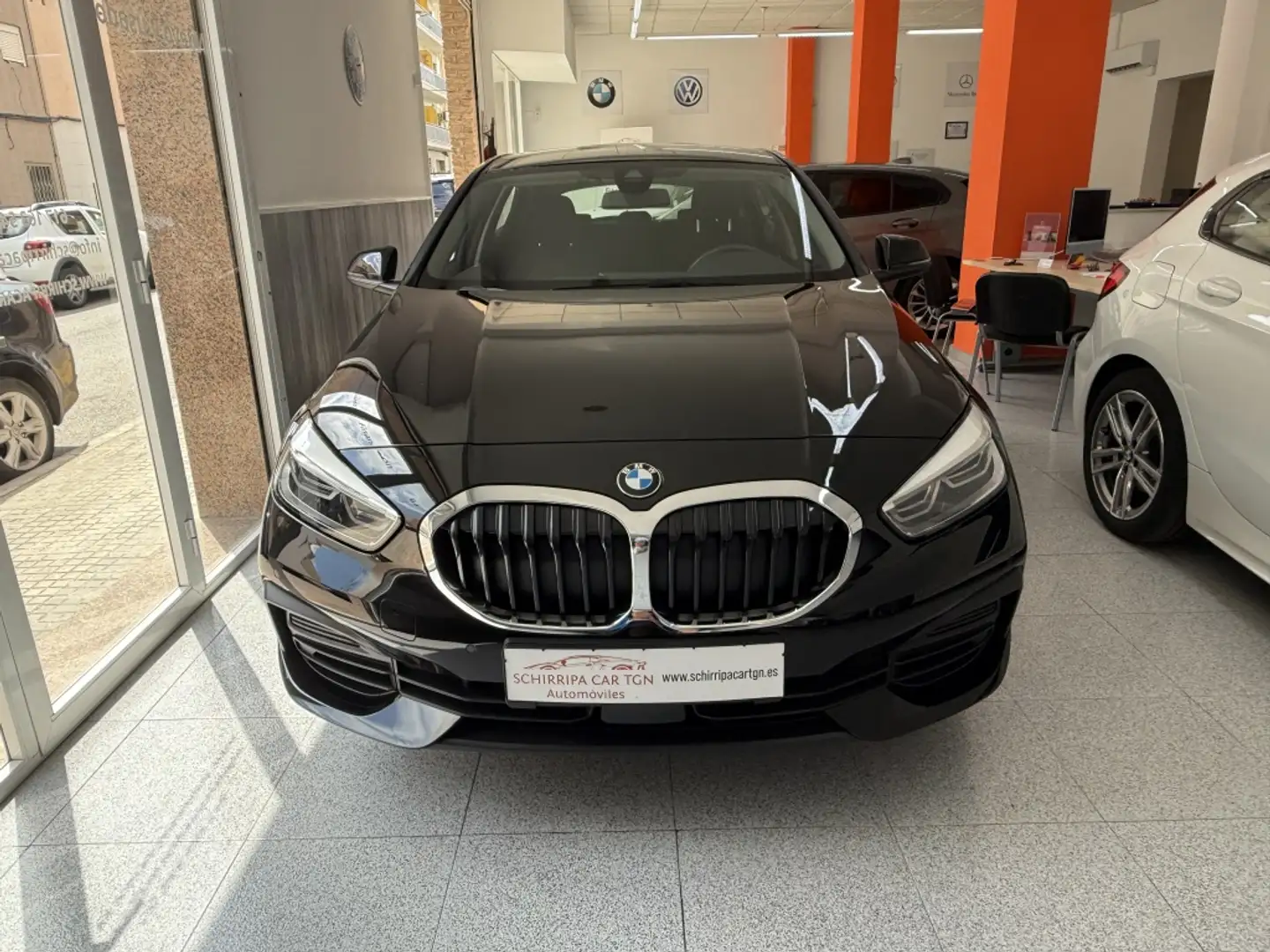 BMW 118 118i Sport Zwart - 2