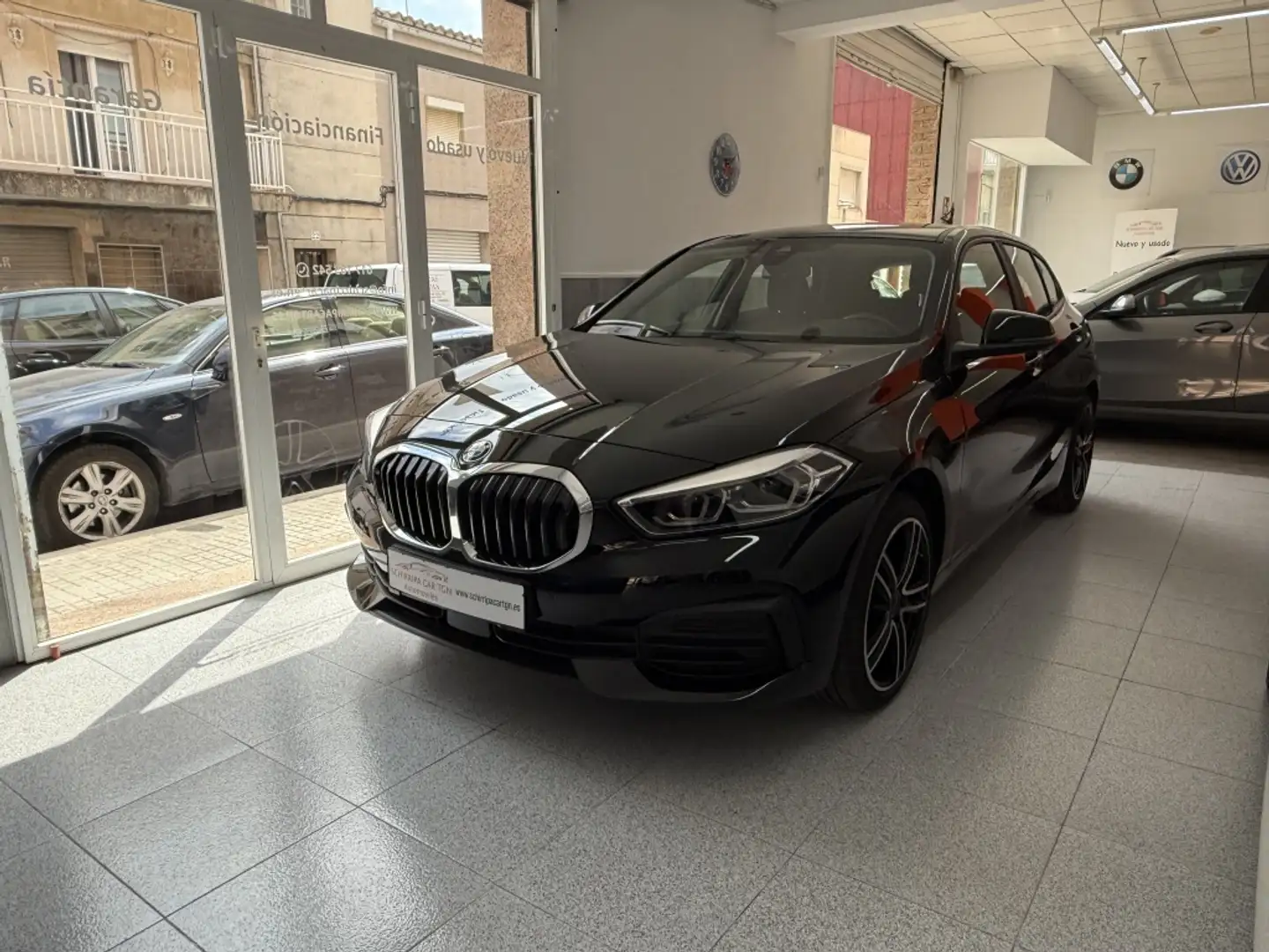 BMW 118 118i Sport Zwart - 1