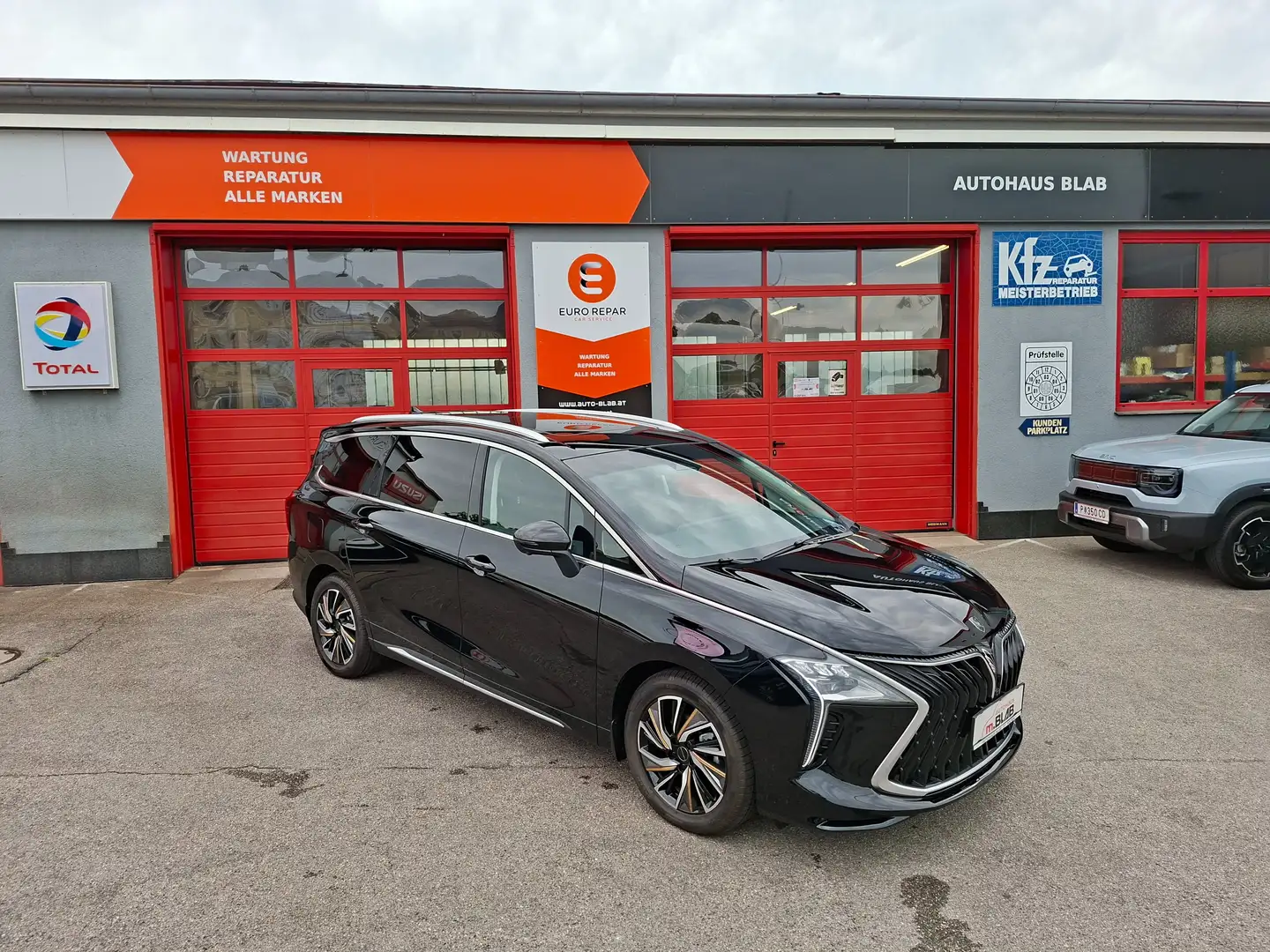 Forthing U-Tour 4 Automatik * 7 Sitze * Vollausstattung * Schwarz - 2