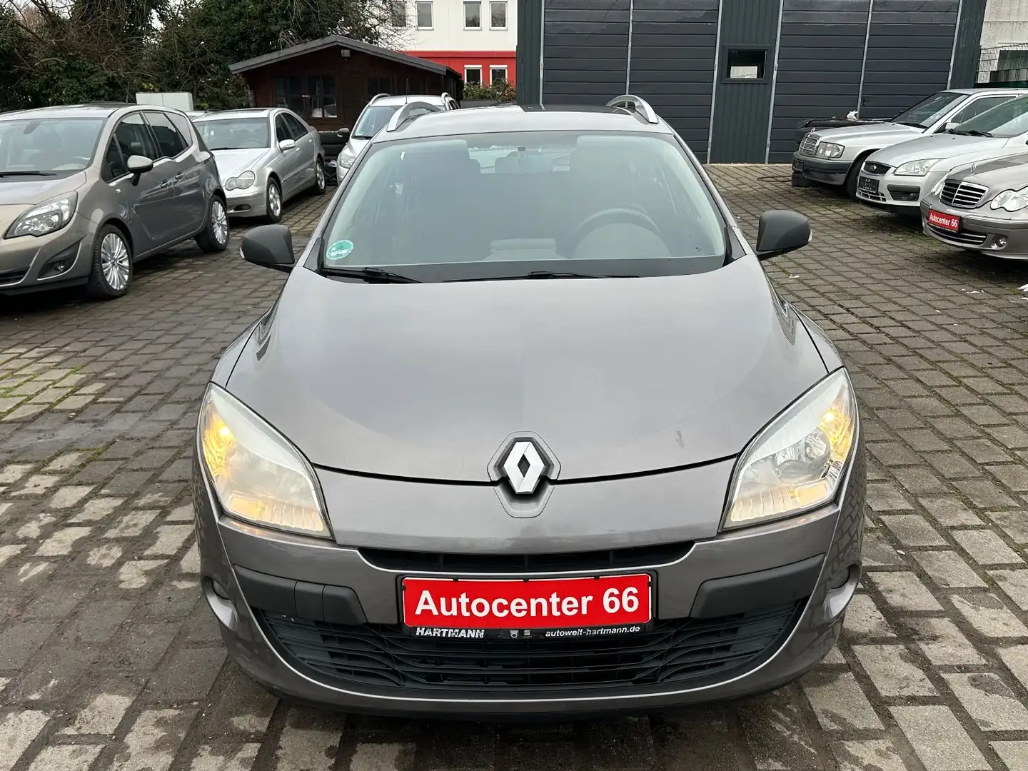 Renault Megane III Grandtour TomTom*KLIMA*TÜVNEU*TM*SHZ Grau - 2