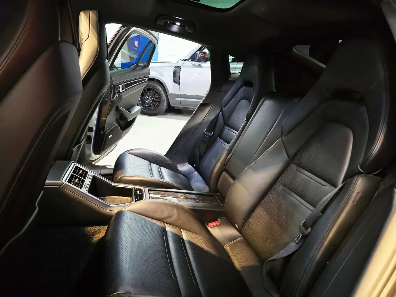 Porsche Panamera снимка Porsche Panamera