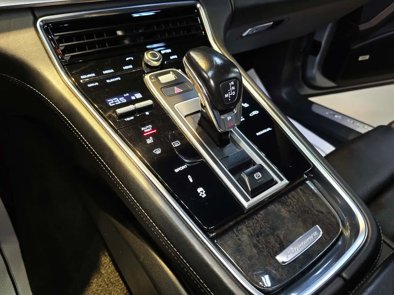 Porsche Panamera снимка Porsche Panamera