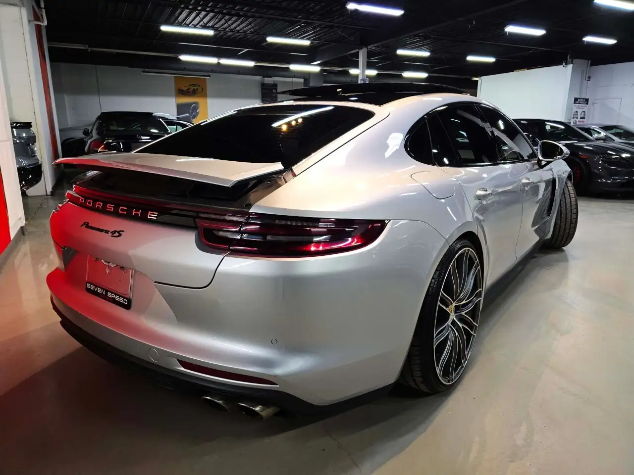 Porsche Panamera снимка Porsche Panamera
