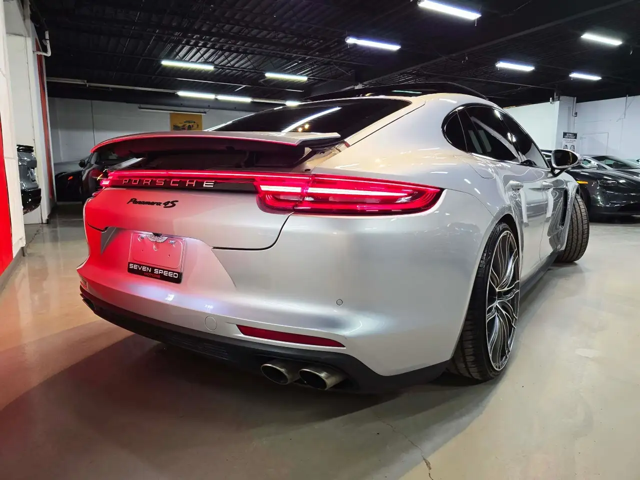 Porsche Panamera снимка Porsche Panamera