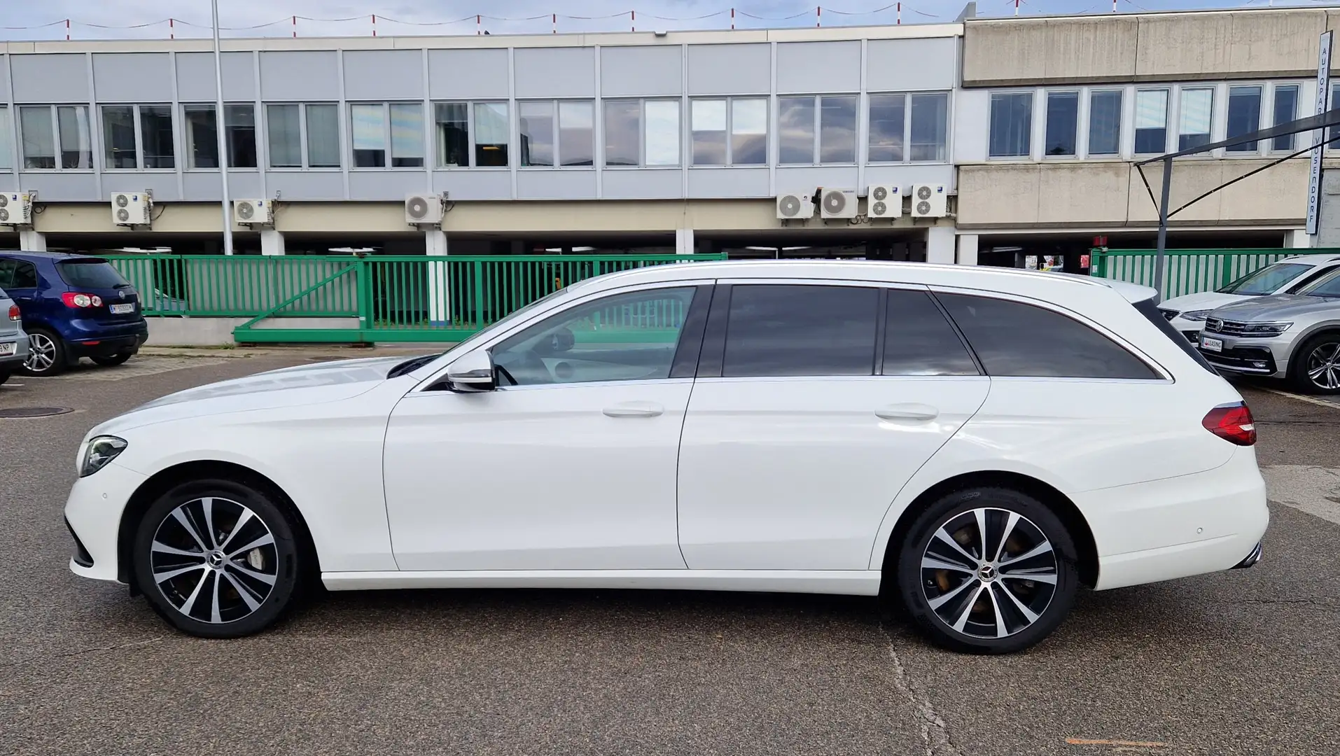 Mercedes-Benz E 300 E 300 de PHEV T 4Matic Austria Edition Aut. Weiß - 2