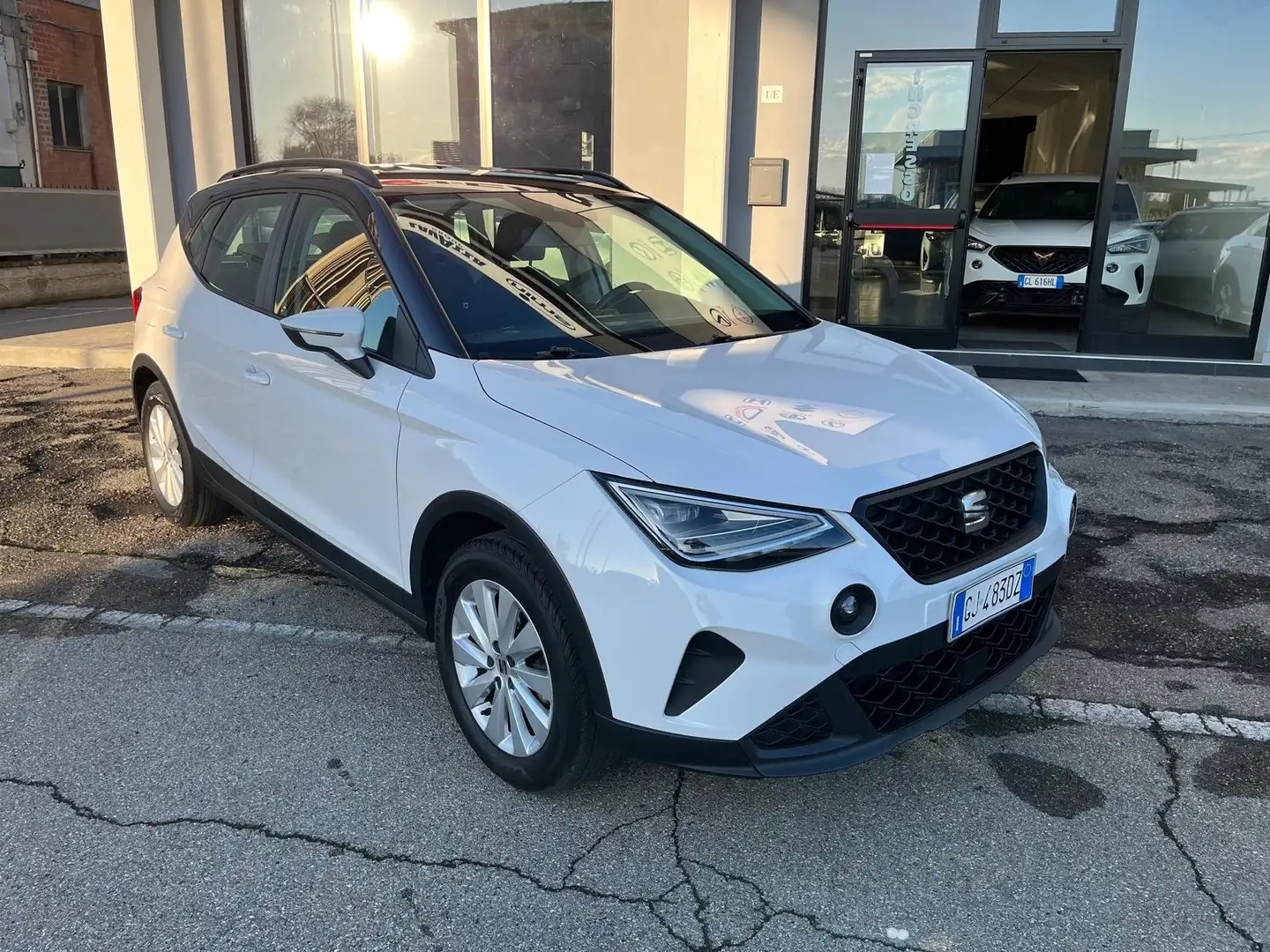 SEAT Arona Arona 2022 1.0 tgi Style 90cv Blanc - 2