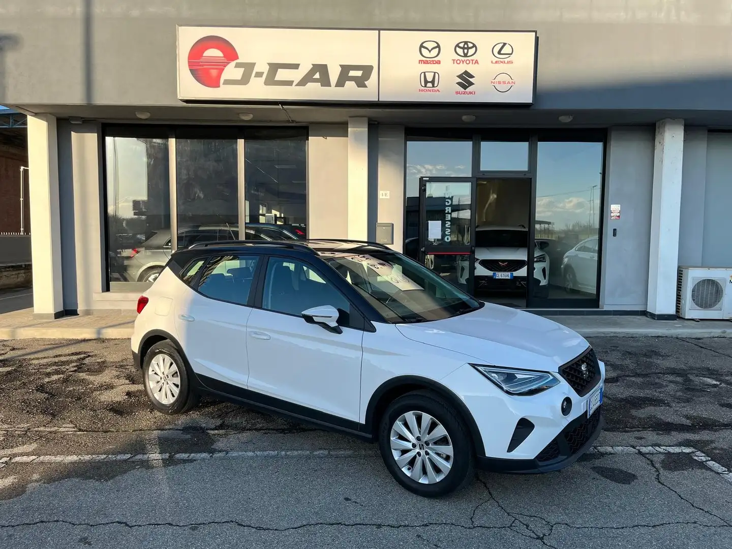 SEAT Arona Arona 2022 1.0 tgi Style 90cv Blanc - 1