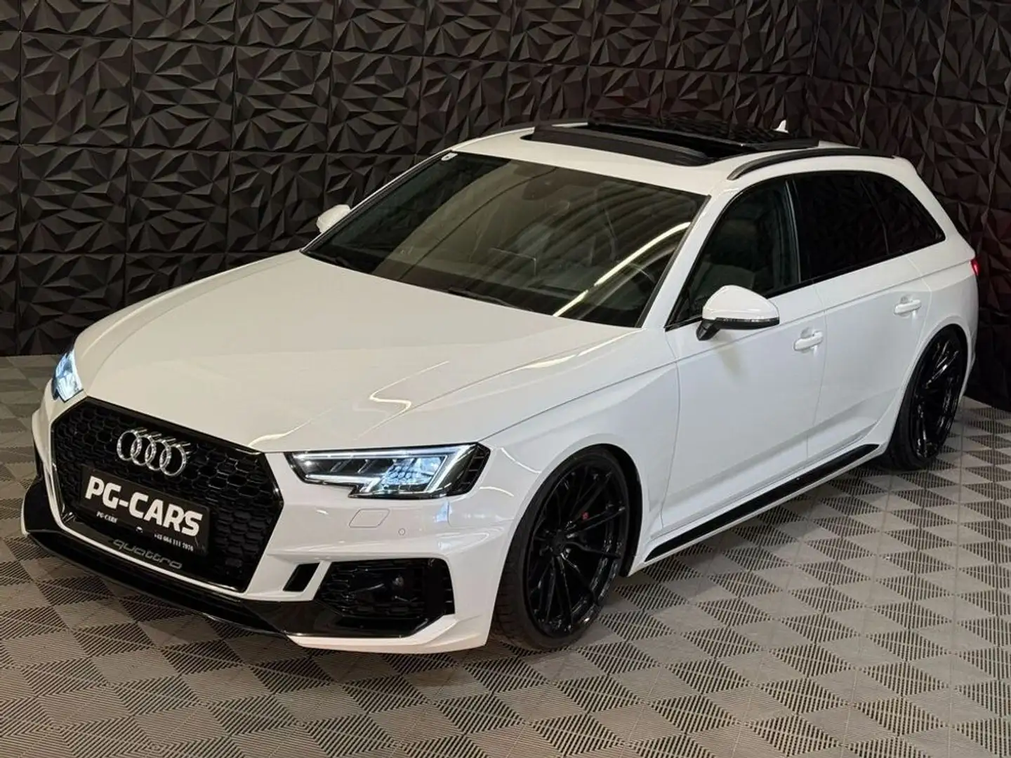 Audi RS4 2.9 TFSI quattro bijela - 1
